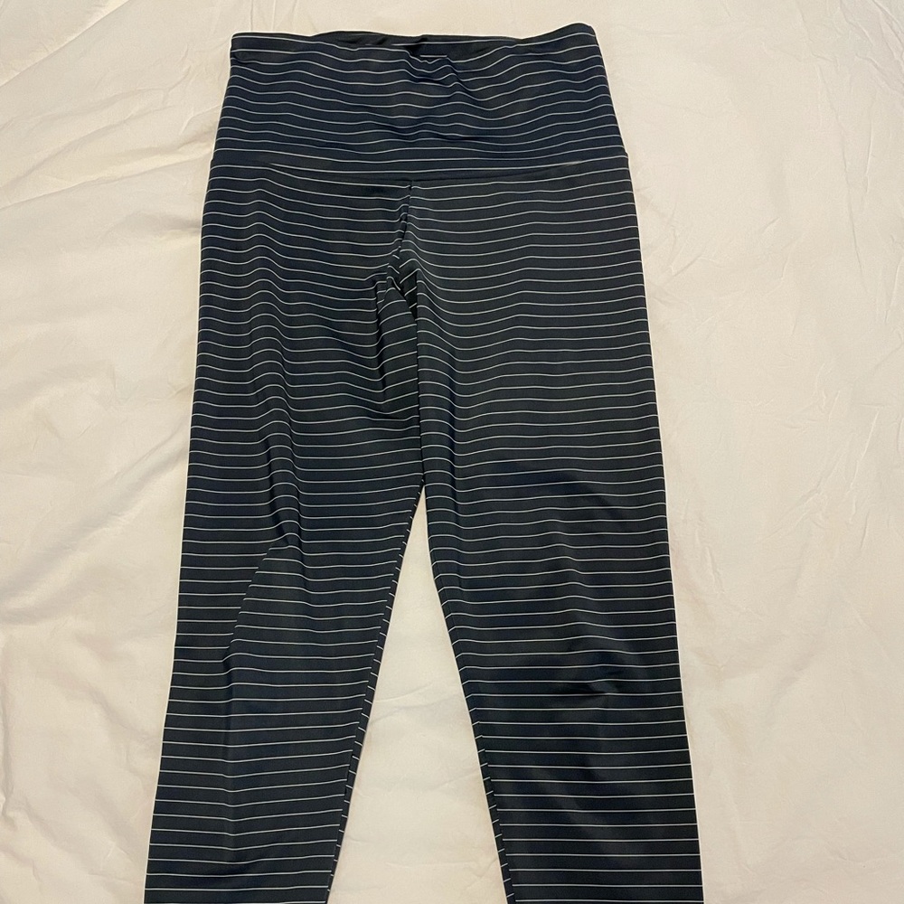 Onzie yoga leggings size small